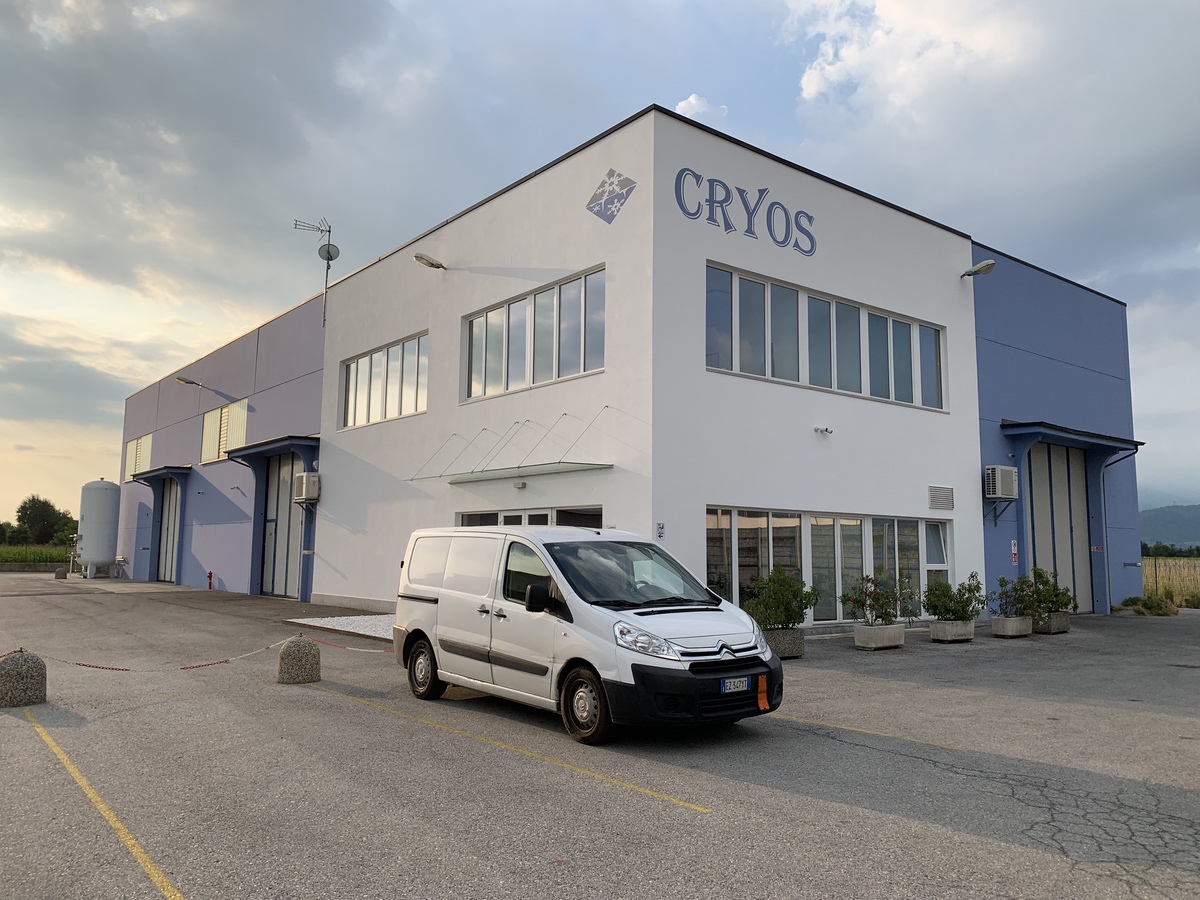 CRYOS – contatti dell’azienda leader nel ghiaccio secco Cryos - L'azienda leader nel ghiaccio secco per l'industria